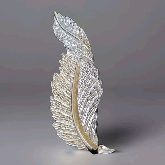 Sarah Coventry Signed Vintage Rhinestone Twisted Silver Tone Leaf Brooch Pin - Picture 1 of 8